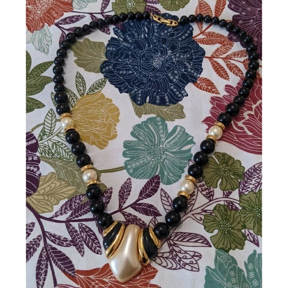 Napier Black & White Beaded Gold Tone Necklace Signed Vintage 24''‎